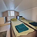 120n Hietala Paritalo, 1-8henkiloen Luxus Majoitus, 3x160cm Jenkkisaengyt Loehoesohvat, Iso Takaterassi, Taeyd Keittioe Kodink, Laatu Sauna, Takka, Tv 75