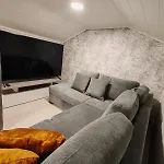 120n Hietala Paritalo, 1-8henkiloen Luxus Majoitus, 3x160cm Jenkkisaengyt Loehoesohvat, Iso Takaterassi, Taeyd Keittioe Kodink, Laatu Sauna, Takka, Tv 75