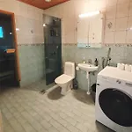 Apartman 120n Hietala Paritalo, 1-8henkiloen Luxus Majoitus, 3x160cm Jenkkisaengyt Loehoesohvat, Iso Takaterassi, Taeyd Keittioe Kodink, Laatu Sauna, Takka, Tv 75