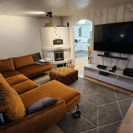 120n Hietala Paritalo, 1-8henkiloen Luxus Majoitus, 3x160cm Jenkkisaengyt Loehoesohvat, Iso Takaterassi, Taeyd Keittioe Kodink, Laatu Sauna, Takka, Tv 75