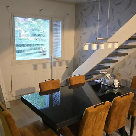 120n Hietala Paritalo, 1-8henkiloen Luxus Majoitus, 3x160cm Jenkkisaengyt Loehoesohvat, Iso Takaterassi, Taeyd Keittioe Kodink, Laatu Sauna, Takka, Tv 75