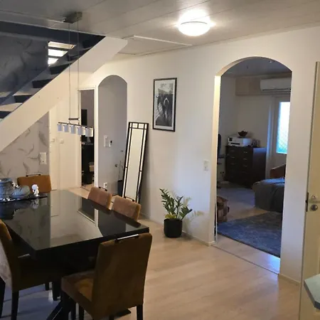 Apartamento 120n Hietala Paritalo, 1-8henkiloen Luxus Majoitus, 3x160cm Jenkkisaengyt Loehoesohvat, Iso Takaterassi, Taeyd Keittioe Kodink, Laatu Sauna, Takka, Tv 75