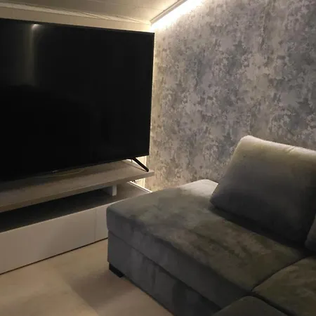 120n Hietala Paritalo, 1-8henkiloen Luxus Majoitus, 3x160cm Jenkkisaengyt Loehoesohvat, Iso Takaterassi, Taeyd Keittioe Kodink, Laatu Sauna, Takka, Tv 75