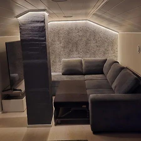 120n Hietala Paritalo, 1-8henkiloen Luxus Majoitus, 3x160cm Jenkkisaengyt Loehoesohvat, Iso Takaterassi, Taeyd Keittioe Kodink, Laatu Sauna, Takka, Tv 75