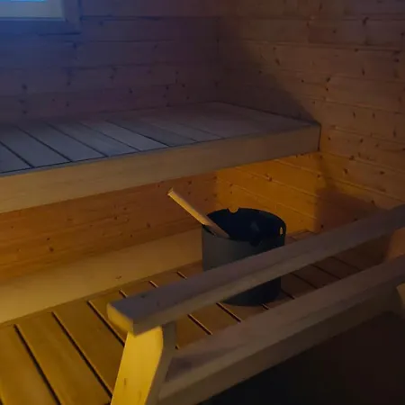 120n Hietala Paritalo, 1-8henkiloen Luxus Majoitus, 3x160cm Jenkkisaengyt Loehoesohvat, Iso Takaterassi, Taeyd Keittioe Kodink, Laatu Sauna, Takka, Tv 75