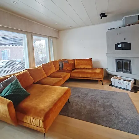 120n Hietala Paritalo, 1-8henkiloen Luxus Majoitus, 3x160cm Jenkkisaengyt Loehoesohvat, Iso Takaterassi, Taeyd Keittioe Kodink, Laatu Sauna, Takka, Tv 75