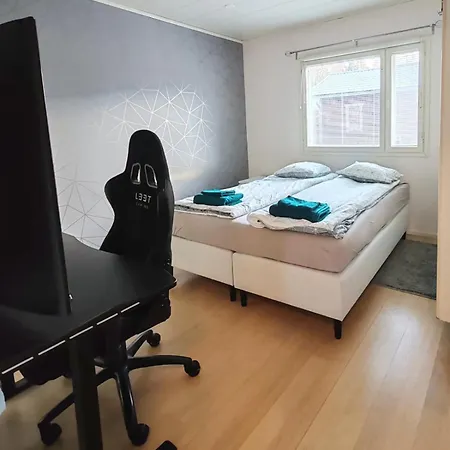 120n Hietala Paritalo, 1-8henkiloen Luxus Majoitus, 3x160cm Jenkkisaengyt Loehoesohvat, Iso Takaterassi, Taeyd Keittioe Kodink, Laatu Sauna, Takka, Tv 75