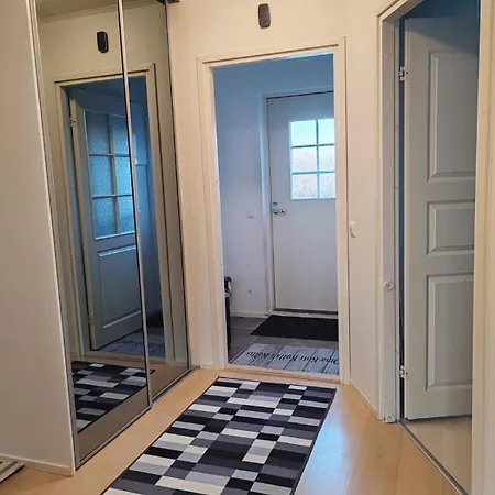 Apartamento 120n Hietala Paritalo, 1-8henkiloen Luxus Majoitus, 3x160cm Jenkkisaengyt Loehoesohvat, Iso Takaterassi, Taeyd Keittioe Kodink, Laatu Sauna, Takka, Tv 75